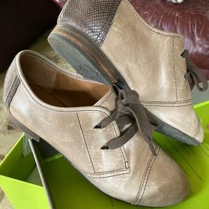 Naya Teak Oxfords like new in box!